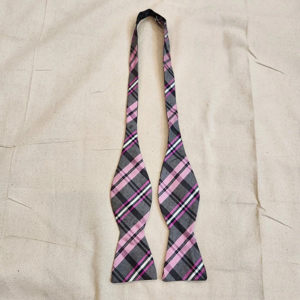 The Tie Bar Mens Silk Self-Tie Bow Tie Gray Pink Plaid Adjustable Tartan